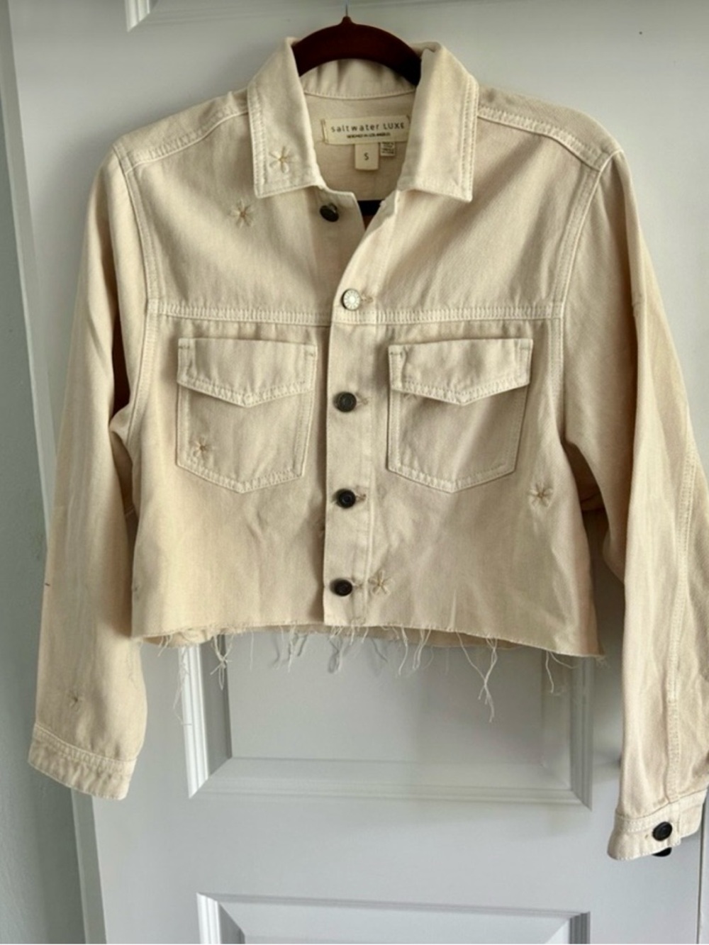 saltwater LUXE Cream Cropped Raw-Hem Daisy embroidered‎ Denim Jacket small